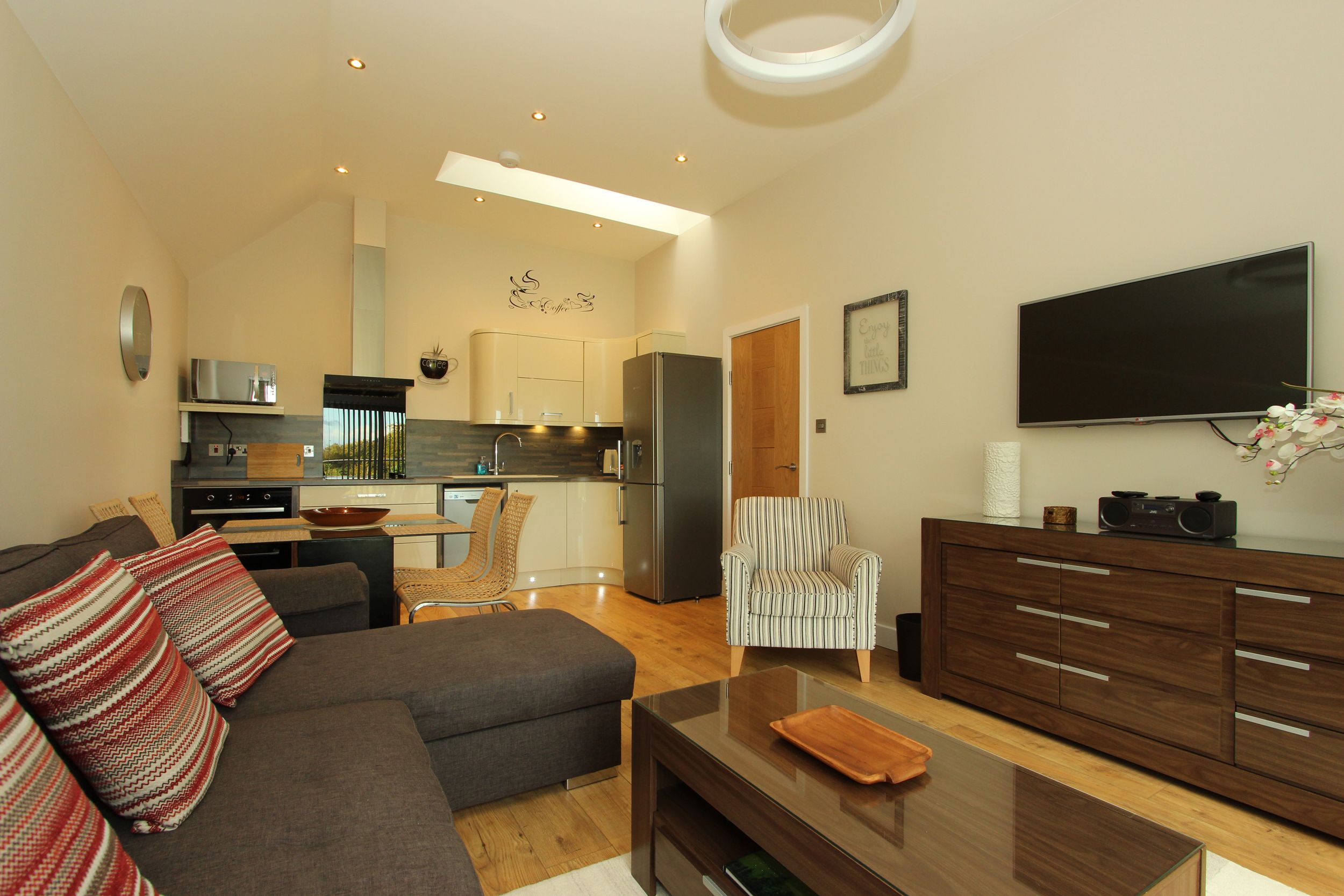 Apartment | Living area | Flat-screen TV