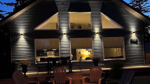A modern house with a fire pit in the backyard, surrounded by outdoor seating. - Kinabik Cabin / Half block from beach, quiet cottage district (Sylvan Lake)