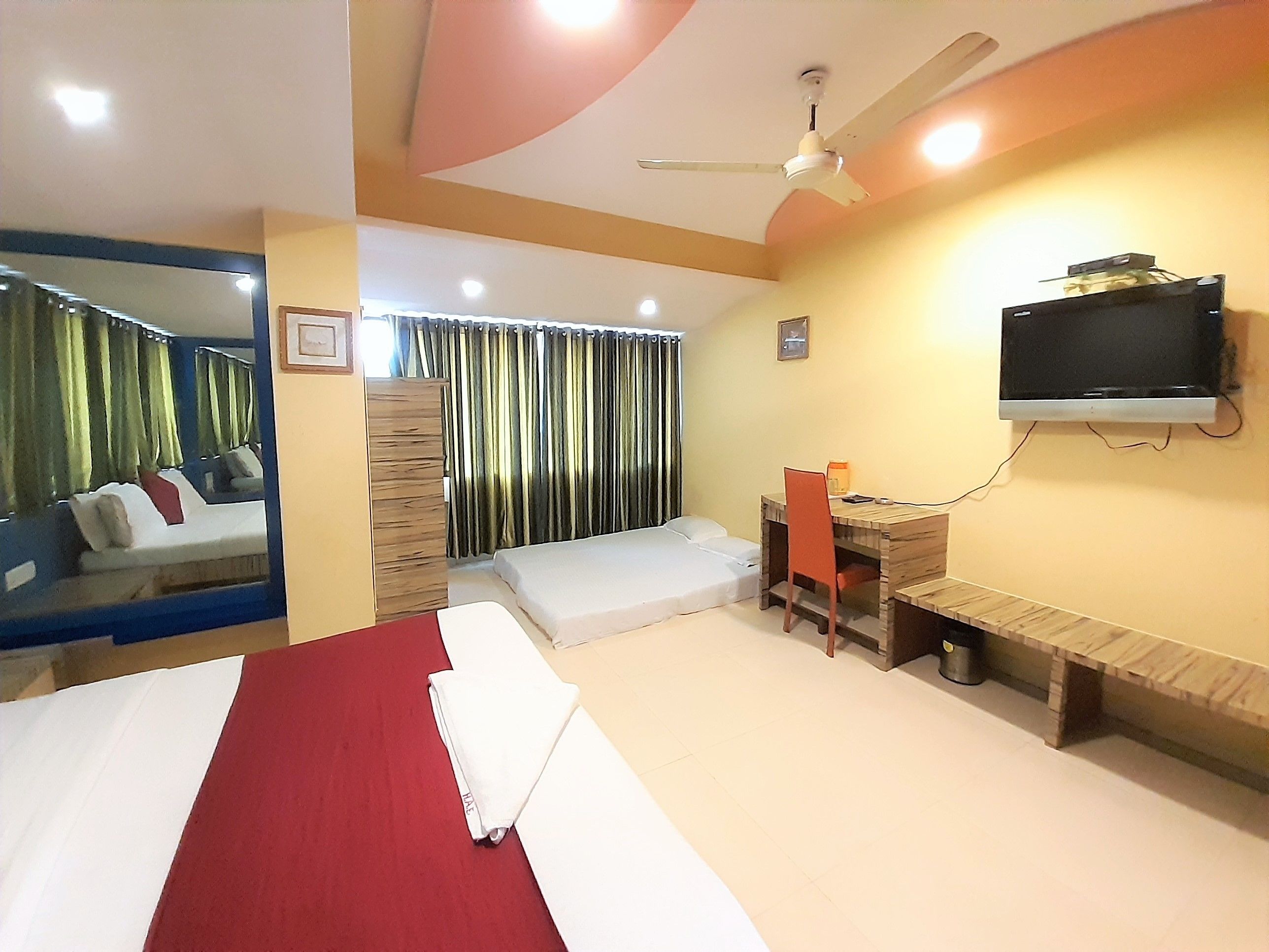 deluxe double room | free wifi