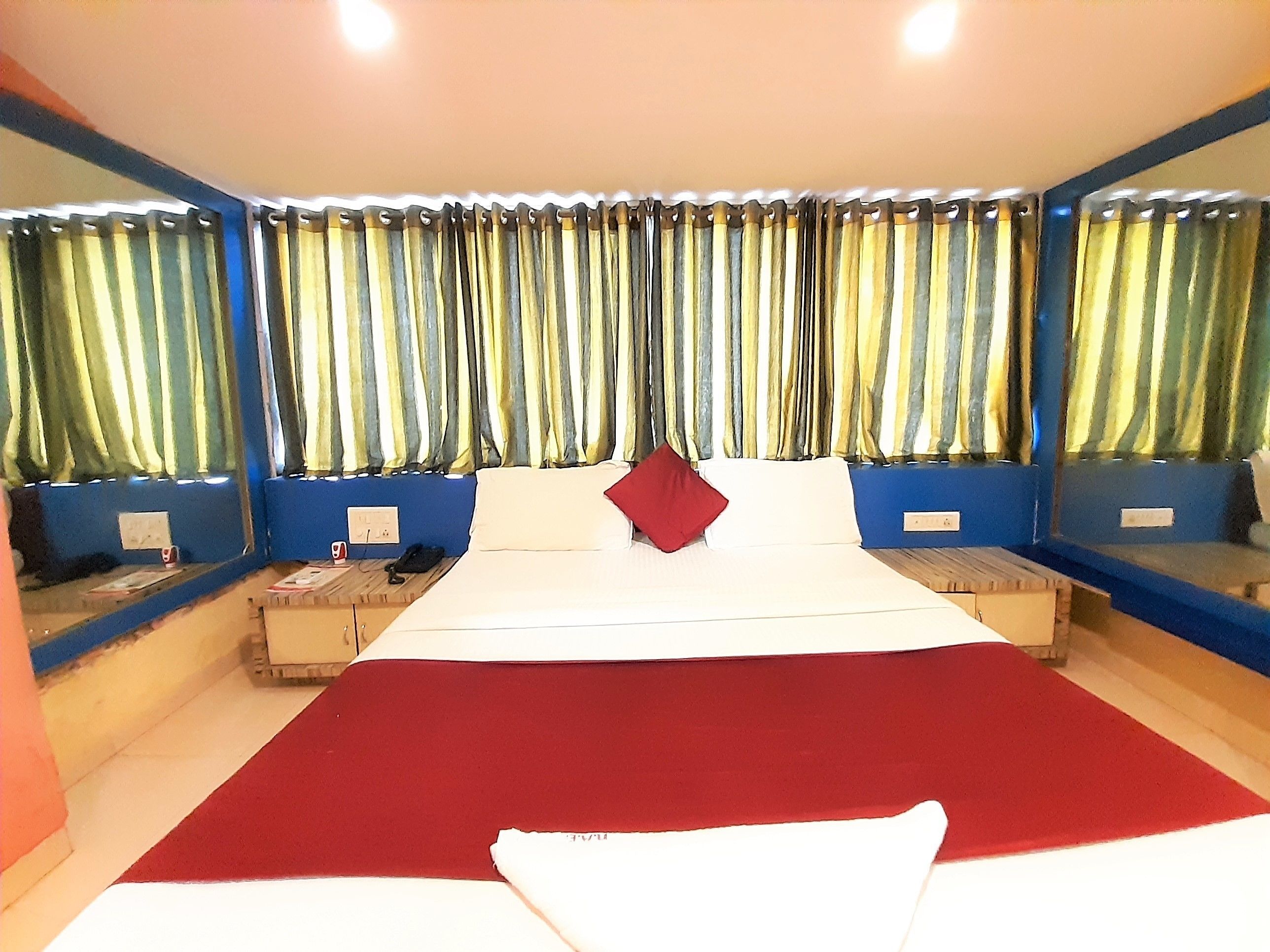 deluxe double room | free wifi