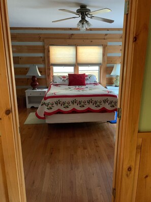 3 bedrooms, desk, iron/ironing board, travel cot