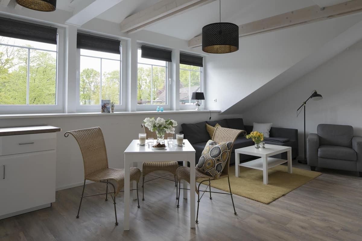Deluxe appartement, privébadkamer, uitzicht op meer | Lounge