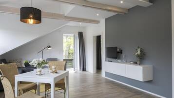 Deluxe Apartment, Private Bathroom, Lake View