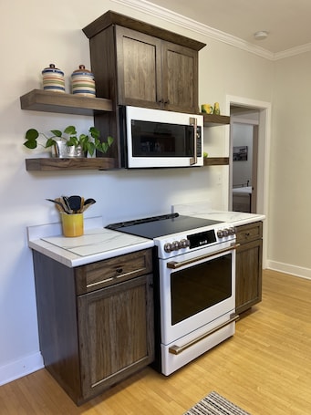 Fridge, microwave, oven, stovetop. The Corn Palace Cottage - Great Location