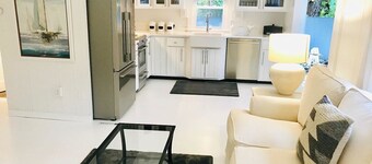 Renoviertes Ferienhaus 1 Meile zum Strand in Chatham!