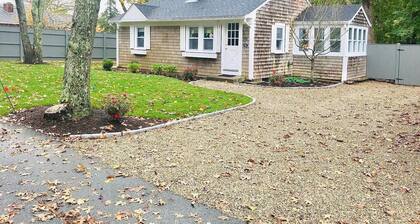 Renovated cottage 1 mile to beach in Chatham!