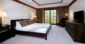 2 bedrooms, desk, iron/ironing board, WiFi - Vail Ritz Carlton Residence with air conditioning! Luxurious Hot Tub/Amenities (Vail)