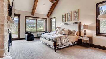 7 camere, una scrivania, ferro/asse da stiro, culla da viaggio