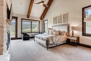 7 bedrooms, desk, iron/ironing board, travel cot