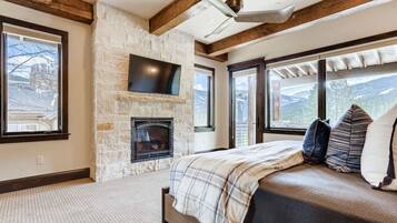 7 bedrooms, desk, iron/ironing board, travel crib