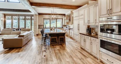 ¡Nuevo en 2019! TRUE Ski-In / Ski-Out-7 habitaciones (3 Masters!)