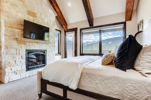 7 chambres, bureau, fer et planche à repasser, lit parapluie