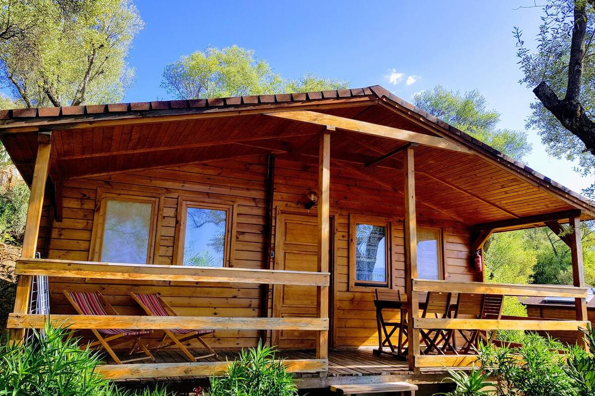 Luxury Chalet, 1 Bedroom, Non Smoking, Sea View | Laptop workspace, soundproofing, cots/infant beds, free WiFi