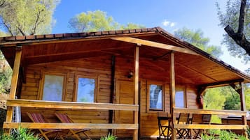 Luxury Chalet, 1 Bedroom, Non Smoking, Sea View | 2 bedrooms, individually decorated, individually furnished