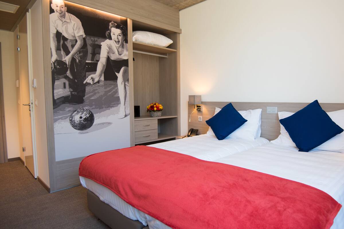 Premium bedding, down comforters, in-room safe, laptop workspace