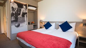Premium bedding, down comforters, in-room safe, individually furnished - The Bowling Hotel (Signy-Avenex)