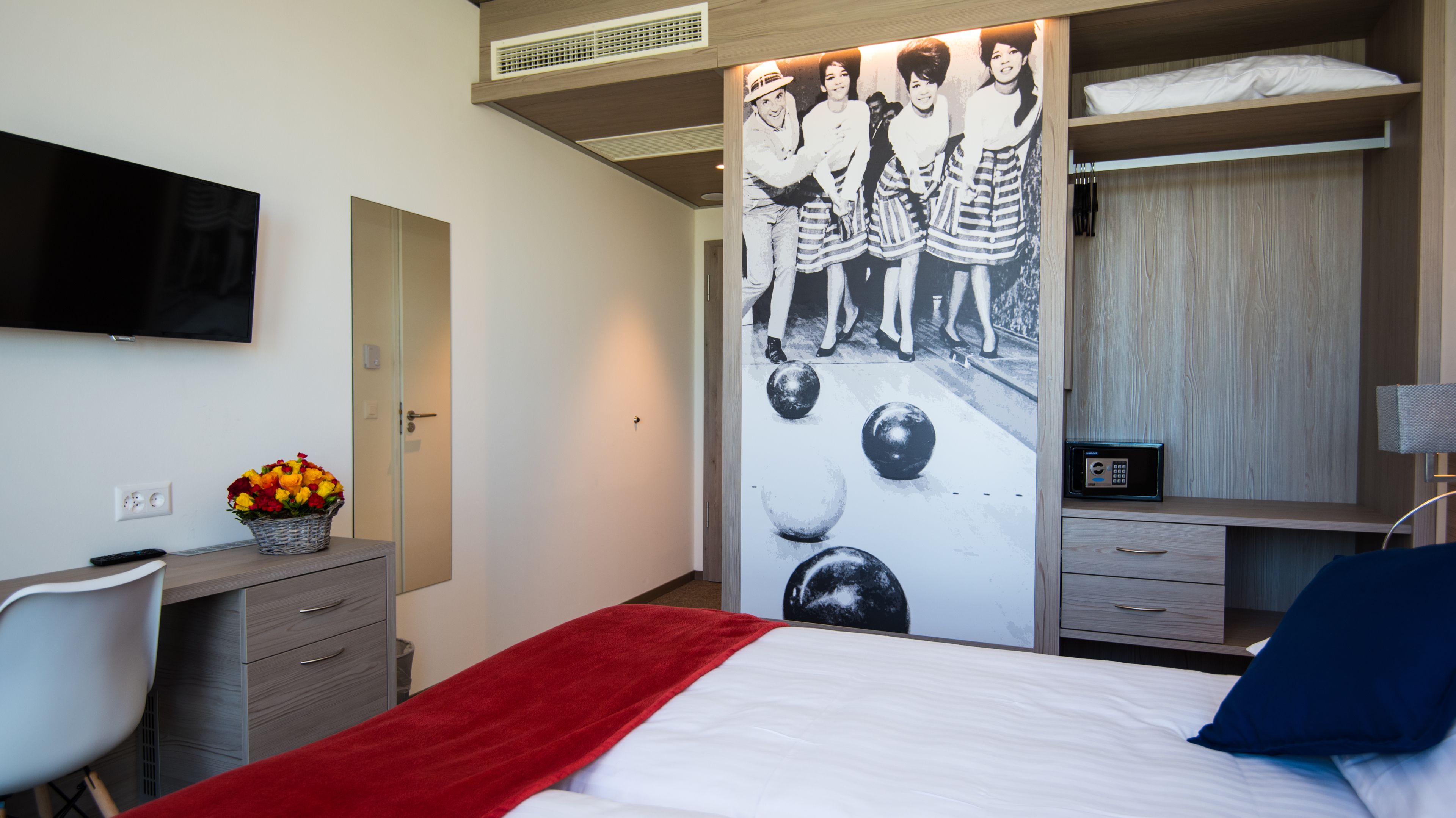 1 bedroom, premium bedding, down duvets, in-room safe