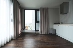 Ondol Room | Hochwertige Bettwaren, Betten mit Memory-Foam-Matratzen, Zimmersafe