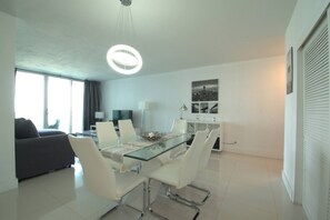 Dining - Beachfront Apt | Hollywood, 10th Floor + Pool (Hollywood)