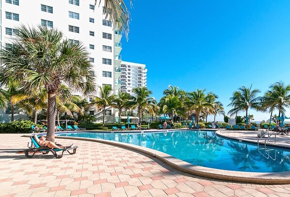 Pool - Beachfront Apt | Hollywood, 10th Floor + Pool (Hollywood)
