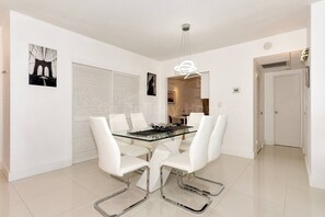 Dining - Beachfront Apt | Hollywood, 10th Floor + Pool (Hollywood)