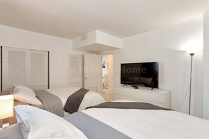 1 bedroom, travel crib, free WiFi - Beachfront Apt | Hollywood, 10th Floor + Pool (Hollywood)