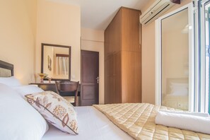 3 slaapkamers, een strijkplank/strijkijzer, gratis wifi, beddengoed