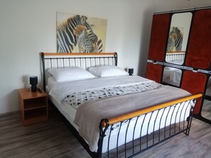 2 bedrooms, desk, iron/ironing board, free WiFi