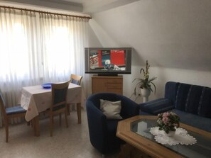 Apartment (Rosenberg) | Living room | Flat-screen TV