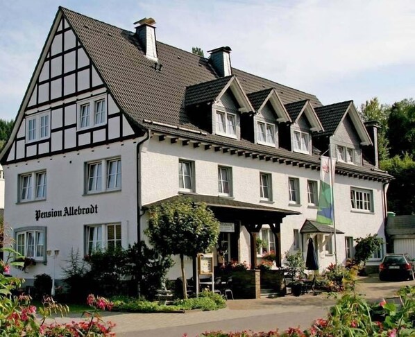 Front of property - Pension Allebrodt (Lennestadt)