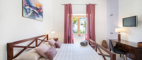Chambre Double Standard | Literie de qualité supérieure, couette en duvet d'oie