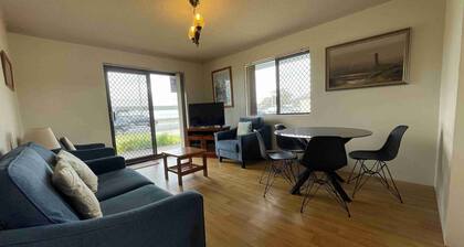 Seabreeze 6 - Opposite Tuncurry Bowling Club!
