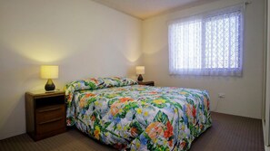 2 slaapkamers, een strijkplank/strijkijzer, beddengoed