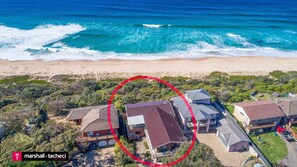 On the beach - The Breakers - Bunga Street 49 (BERMAGUI)