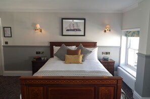 Habitación superior, 1 cama de matrimonio grande | Ropa de cama de alta calidad y decoración individual