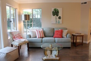 TV, fireplace - Luxurious Ritz Pointe Coastal Retreat (Dana Point)