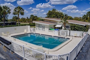 Take a dip in the heated community pool. This villa has a second entrance that leads you right to the pool door. - Lido Key Villa: Walk to Beach, Pool, St. Armands (Sarasota)