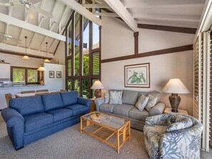 TV - Easy Split-Level Style w/Lanai, Kitchen, WiFi, Flat Screen, Ceiling Fans–Kiahuna 2100 (KOLOA)