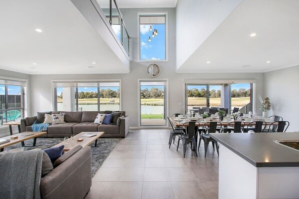 Dining - Lake Resort on Black Bull (Yarrawonga)