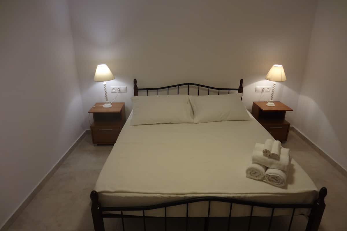 1 bedroom, iron/ironing board, rollaway beds, free WiFi