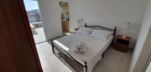 Economy Room | Iron/ironing board, rollaway beds, free WiFi, bed sheets - George House (Mykonos)