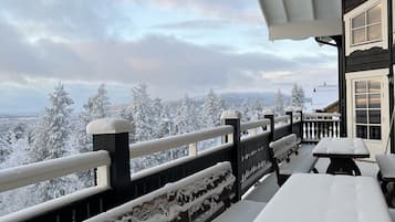 Deluxe Chalet | Balcony