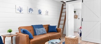 Bungalow in Capitola Village Steps from River walk