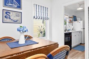 Dining - Bungalow in Capitola Village Steps from River walk (Capitola)
