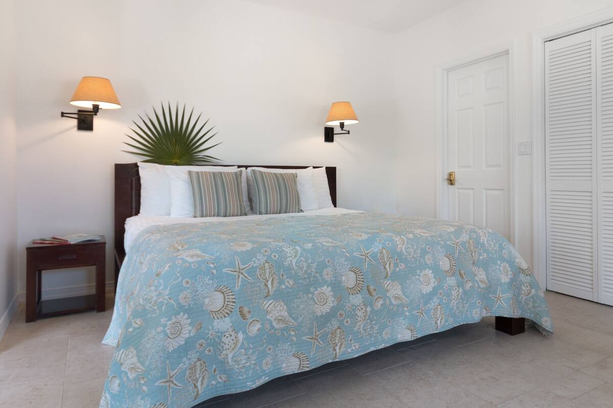 Pillow-top beds, in-room safe, desk, laptop workspace