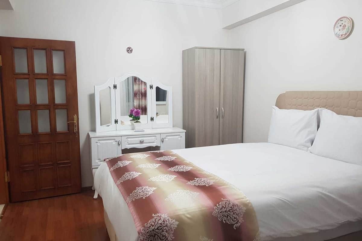 3 quartos, cofres nos quartos, cortinas blackout