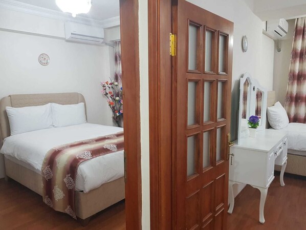 Caja de seguridad en la habitación y cortinas blackout 