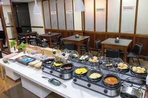 Ilmainen päivittäinen buffetaamiainen