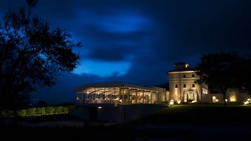 住宿正面 (夜晚)