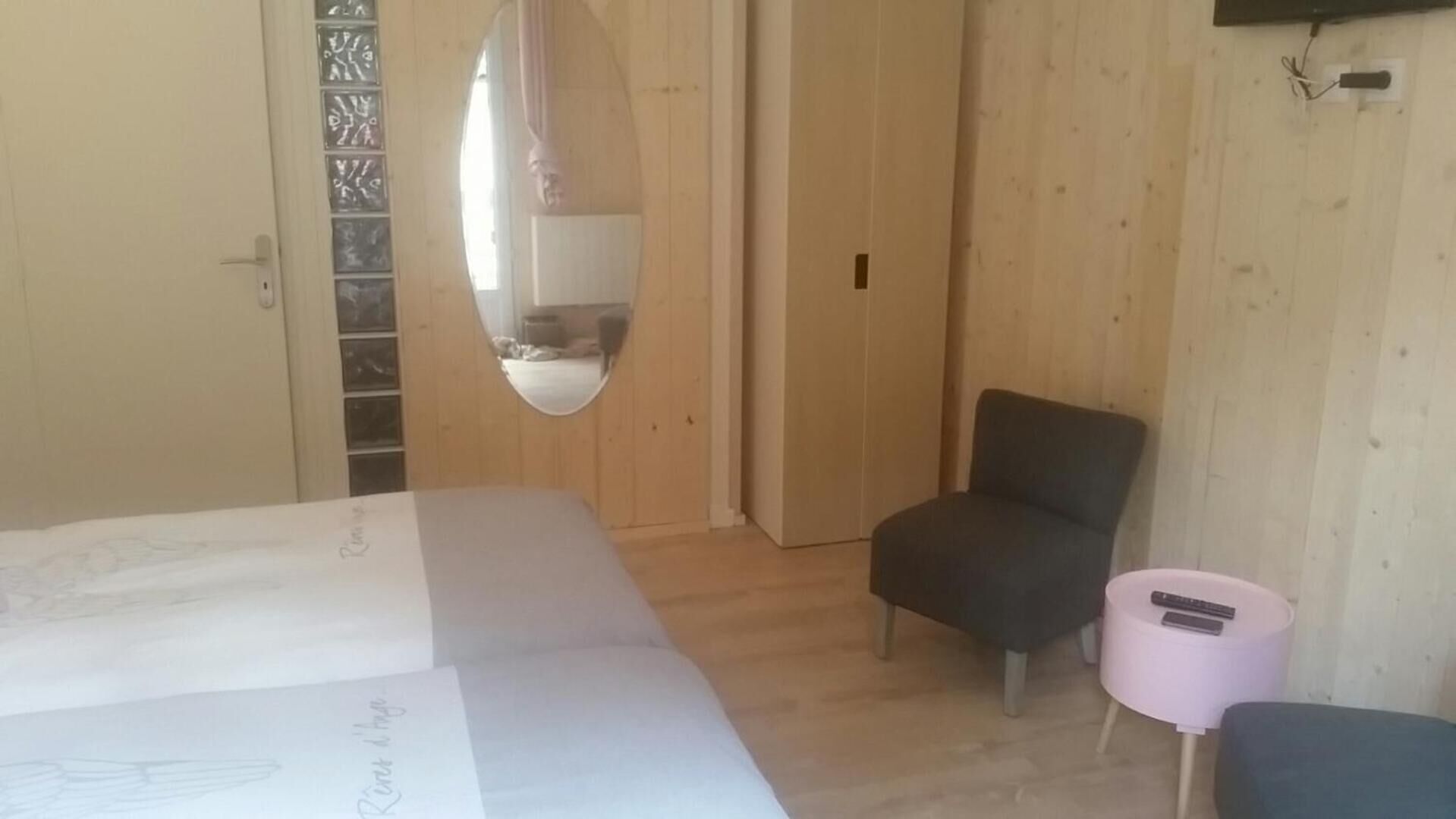 Free cots/infant beds, rollaway beds, free WiFi, bed sheets